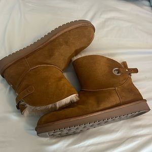 Kookaburra by Ugg boots with fur insides